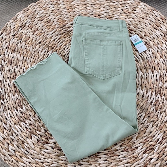 Democracy High Rise Slim Straight Scallop Hem Crop - Picture 3 of 16